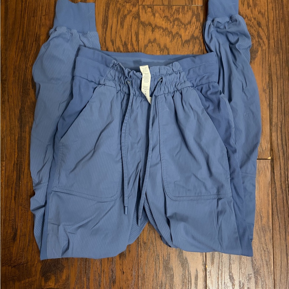 lululemon athletica Blue Dance studio 7/8 Pants